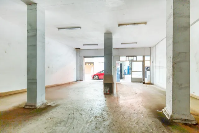 Oportunidad en Gandia: Amplio Local Comercial en Venta — 22