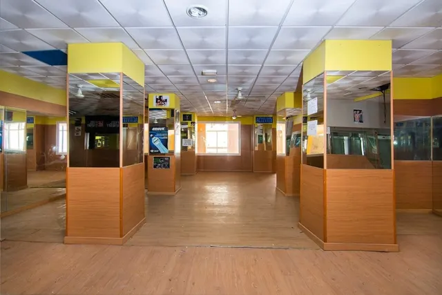 Local comercial en el centro (Plaza Gran Capitán) — 2