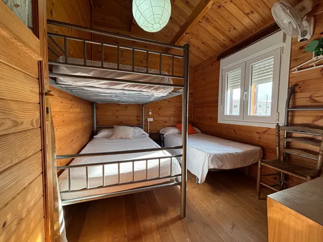 Se vende coqueta casa de madera con terreno en el rellano de molina — 25