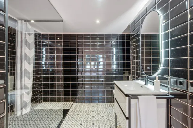 ESPECTACULAR VILLA CON PISCINA, 6 DORMITORIOS EN SUITE Y VISTAS AL MAR EN SA TORRE — 13