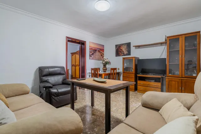 CASA DE DOS PLANTAS EN VENTA — 28