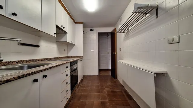 Piso SIN AMUEBLAR de 4 dormitorios, dos baños y plaza de garaje en la Calle Puerta Nueva — 10