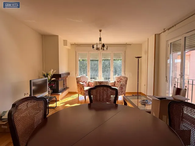 ARBETETA INMOBILIARIA VENDE PISO EN SIGUENZA DE TRES DORMITO - foto 5