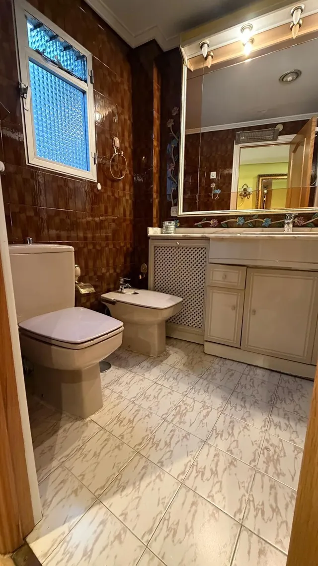 Oportunidad en calle alcala, piso de 3 dormitorios, 2 salones, 2 baños, terraza y ascensor. — 23