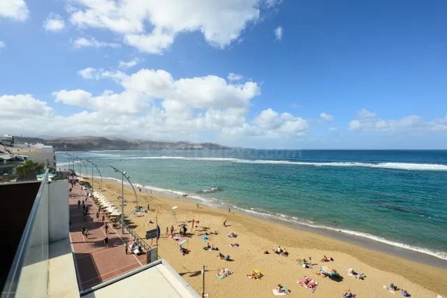 Ático de lujo en venta en primera línea de la Playa de Las C - foto 4