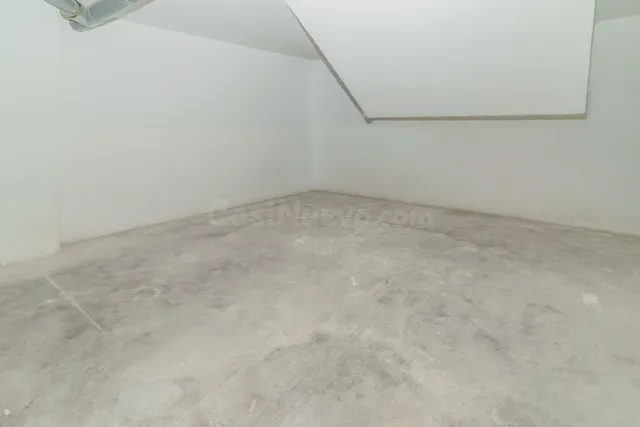 Garaje cerrado de 24 m2 en la zona del Puerto de Motril - foto 5