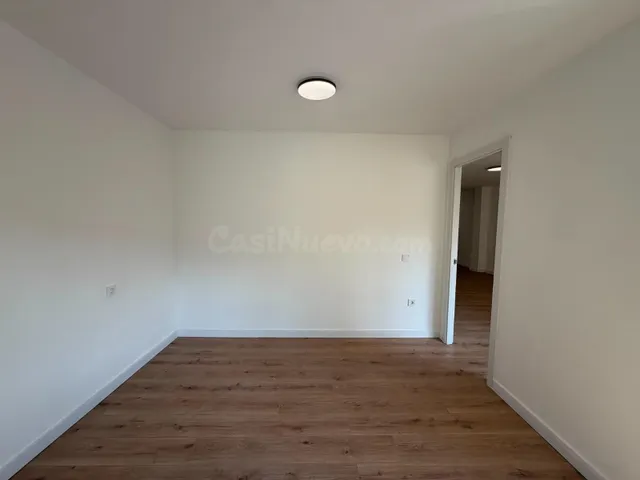 Apartamento con terraza, Alicante, Torrevieja, Playa del Acequión. 3 habitaciones, 108 m2, 90 metros al mar — 24
