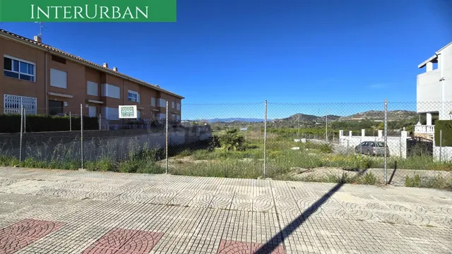 Parcela urbana esquinera de 536 m2 en Benissanó – zona exclu - foto 2