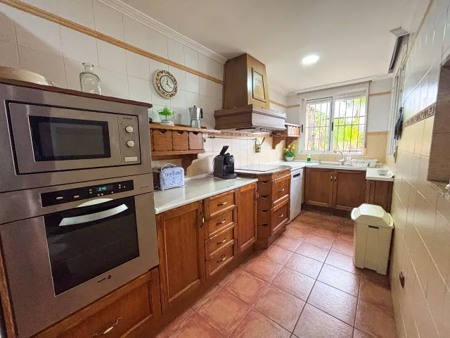 Villa de 6 dormitorios y 4 baños en Jacarilla (Alicante) — 16