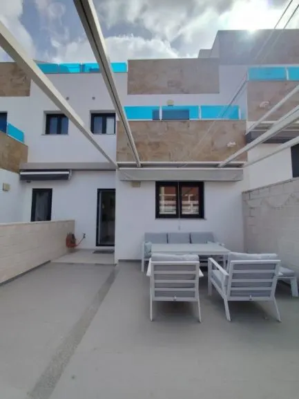 Casa adosada en venta en Bigastro con 3 dormitorios, 3 baños, solárium privado de 39 m2 y piscina comunitaria — 30