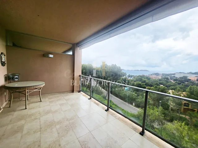 Apartamento luminoso con vistas al mar, terraza, parking y e - foto 3