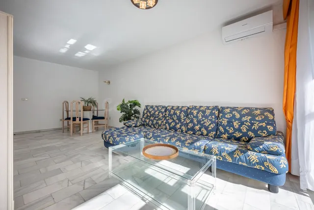 Piso familiar de 4 dormitorios con dos terrazas y piscina en el centro de Fuengirola — 4