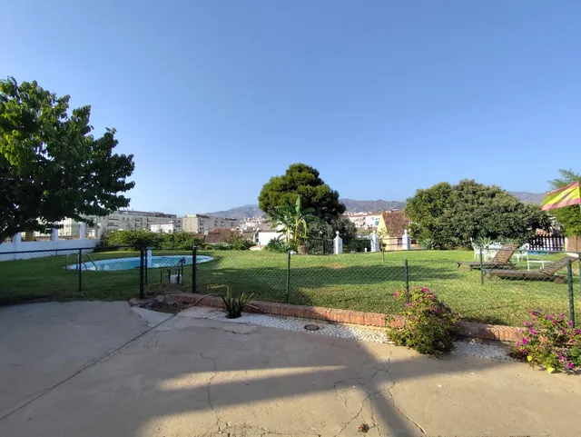 SE ALQUILA CASA EN RECINTO PRIVADO CON PISINA COMPARTIDA — 15