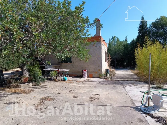 OPORTUNIDAD DE PROPIEDAD RUSTICA CON TERRENO Y PISCINA — 35