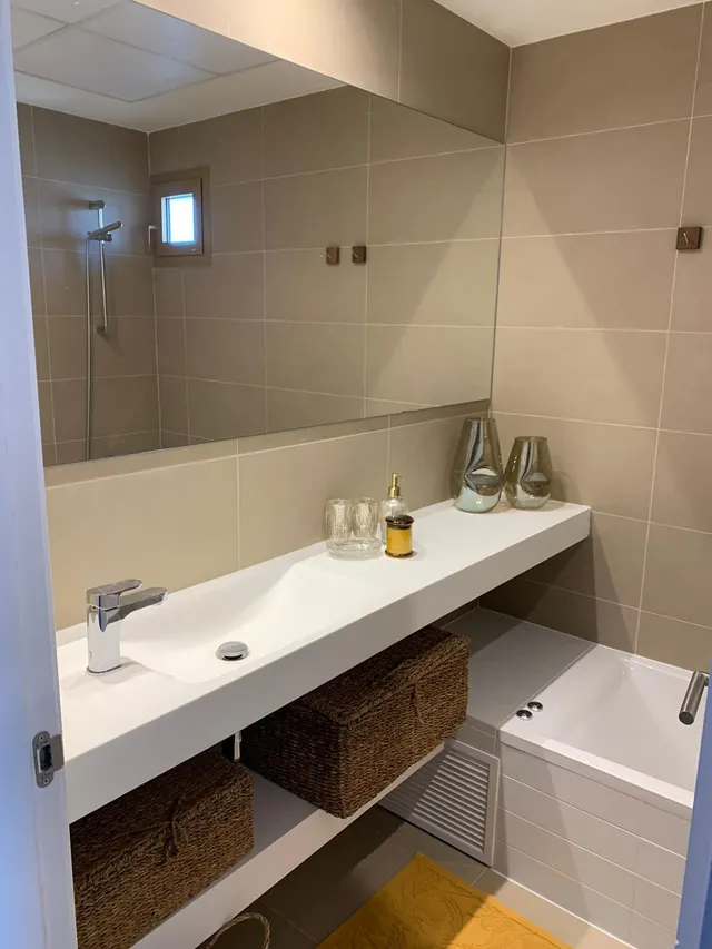 se alquila apartamento de 2 dormitorio 2 baños,  parking incluido con vistas al mar — 15