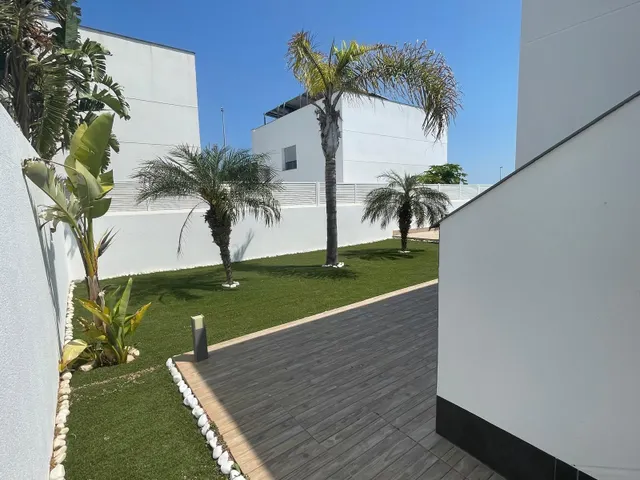 Excepcional Villa en Pilar de la Horadada: Lujosa Villa de una Planta con Licencia Turística — 15