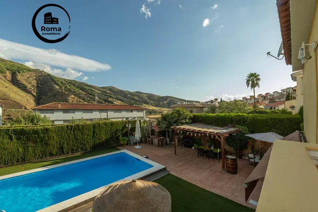 CHALET CON PISCINA Y JARDÍN A SOLO 10 MINUTOS DE GRANADA — 37