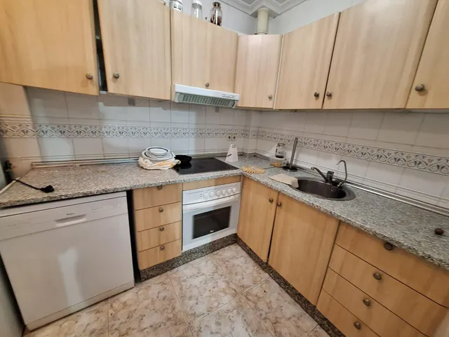 Amplio Quad en Torrevieja, Ideal para Reformar - €209,900 — 30