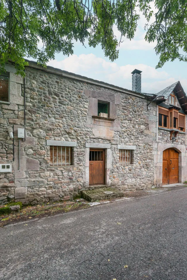 Casa, cuadra, pajar y fincas en venta en babia — 32
