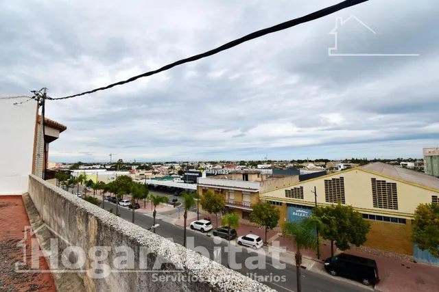 ¡OPORTUNIDAD PARA INVERSORES! GRAN EDIFICIO CON DOS VIVIENDAS INDEPENDIENTES, DOS TERRAZAS Y PARCELA — 43