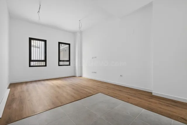 BAJO DE OBRA NUEVA EN TRIANA | 2 DORMITORIOS, PISCINA COMUNI - foto 5