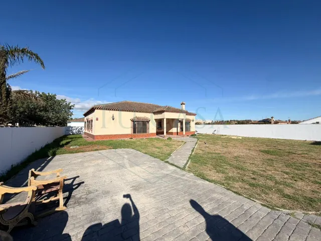 Grandioso chalet rústico en venta con división horizontal en parcela de 1.000 m2 — 3