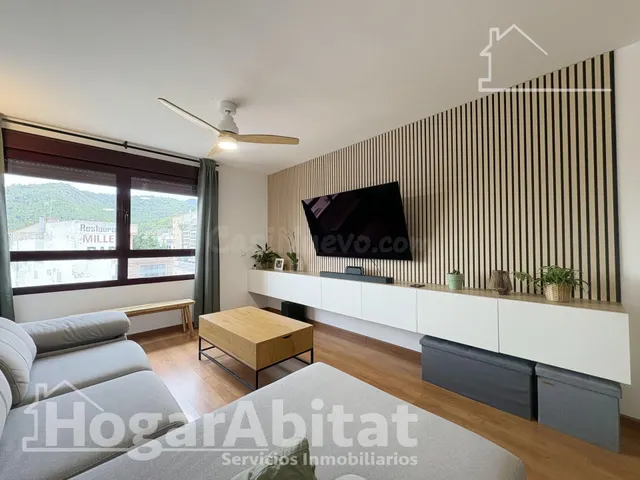 ¡Hogar de lujo! Amplio, sofisticado y reformado, con patio y - foto 2