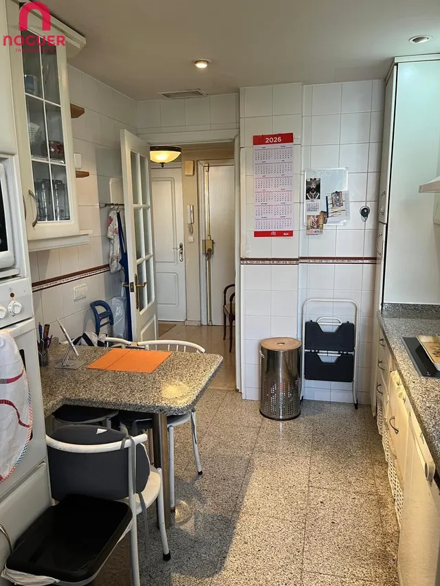 PISO ZONA ZOCO DE CUATRO DORMITORIOS , DOS BAÑOS , TERRRAZA Y  ASCENSOR — 31