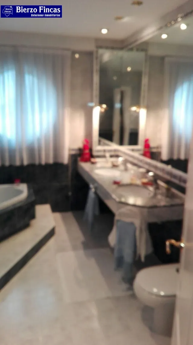 ESPECTACULAR CHALET EN LAS LOMAS — 7