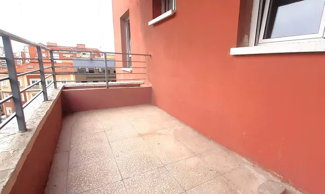 Vivienda excepcional con vistas, garaje y ubicación privilegiada junto a campo grande — 2