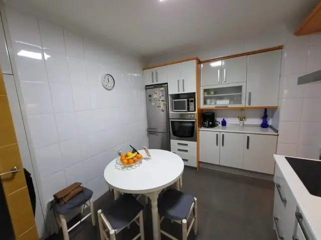 SE VENDE PISO REFORMADO EN LA AVENIDA PABLO IGLESIAS — 16