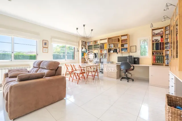 Casa con jardín y piscina en L'Aragai — 17
