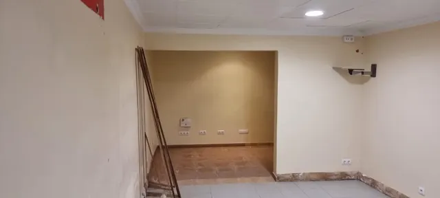 Edificio con piscina — 33