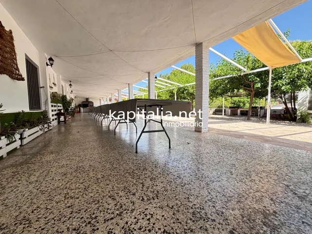 Restaurante y zona de ocio en Gaianes — 25