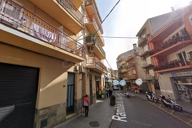 Se vende piso OKUPADO en Joaquim Ruyra Blanes (Girona)