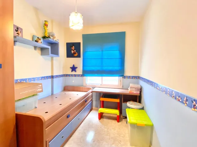 PISO RENTA LIBRE MUY LUMINOSO CON GARAJE Y 3 DORMITORIOS MUY BIEN SITUADO EN AVDA. PUERTA DEL SUR — 17