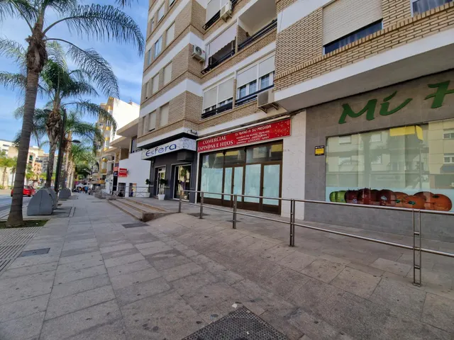 Local en venta y alquiler con opción a compra en Avenida de Salobreña, Motril — 3