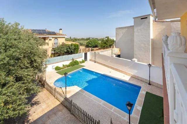 Amplio Chalet con piscina, pista deportiva y vistas en Ogíjares. — 28