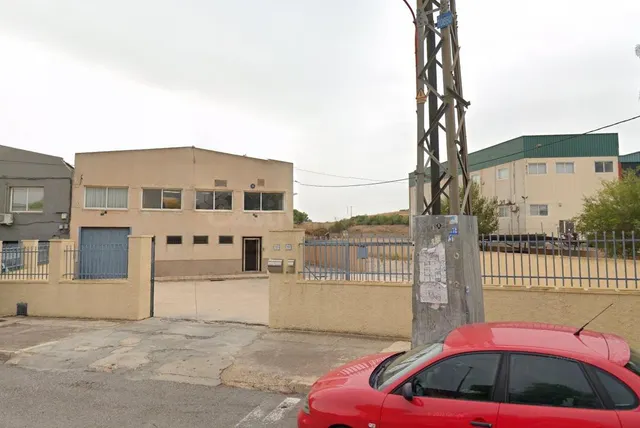 Se vende nave industrial OKUPADA en Calle Alemania 117 de El - foto 3