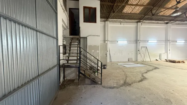 NAVE EN ALQUILER CON MUY BUENA ubicación - foto 4