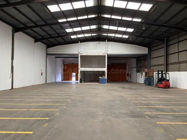 CONJUNTO DE NAVE + OFICINAS EN ALQUILER EN NULES