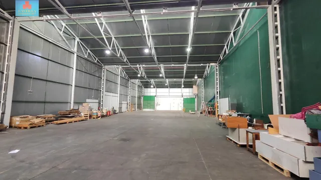 ÚNICA Y OPORTUNIDAD ESPECTACULAR NAVE EN POLÍGONO ÁVILA