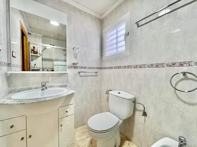 IMPECABLE VIVIENDA DE 2 habitaciones + PARKING EN PLENA AVENIDA DE LAS HABANERAS, A TAN SOLO 450m DE LA PLAYA — 44