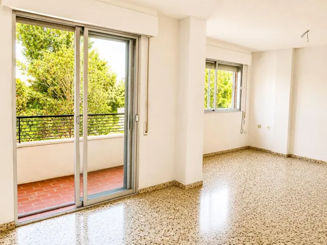 Piso en Armila junto parada de metro todo exterior. — 8