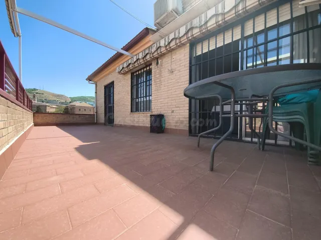 ÁTICO EXTERIOR CON TERRAZÓN EN URBANIZACIÓN AJARDINADA JUSTA