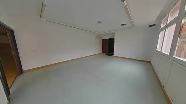 Amplio local polivalente — 24