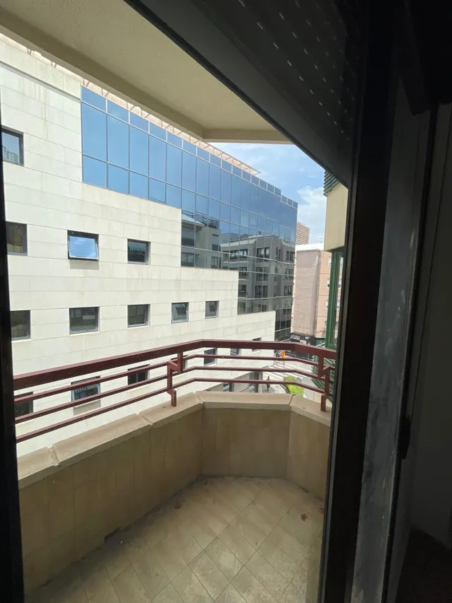 ALQUILER DE EXCELENTE Y AMPLÍA VIVIENDA ZONA CENTRO DE ALICA - foto 4