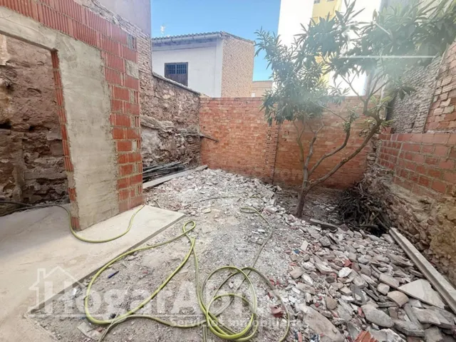 CASA SEMIREFORMADA CON TERRAZA Y GARAJE - foto 4