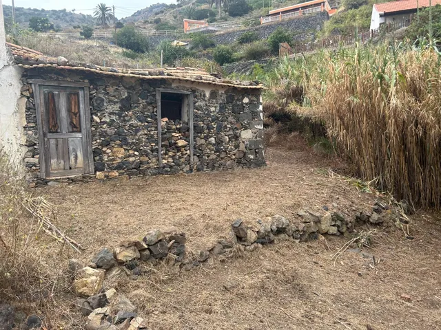 Terreno de asentamiento rural con casa a reformar - foto 2