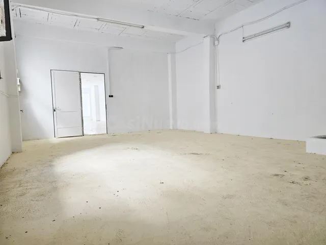 Local comercial en venta en muy buena zona - foto 4